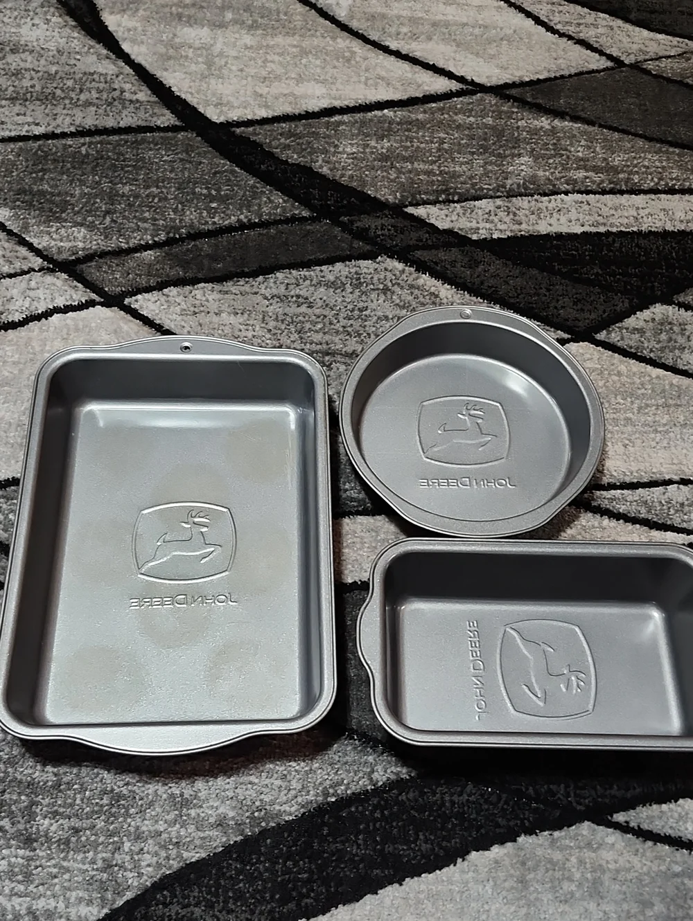 VINTAGE 3-PIECE JOHN DEERE EBOSSED TRACTOR LOGO NON-STICK BAKEWARE PAN SET